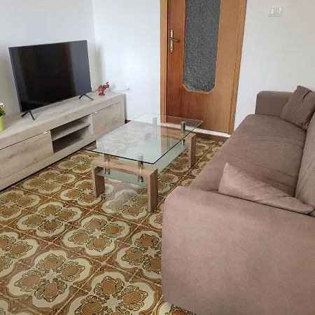 Casa Adelona بيت للعطل *